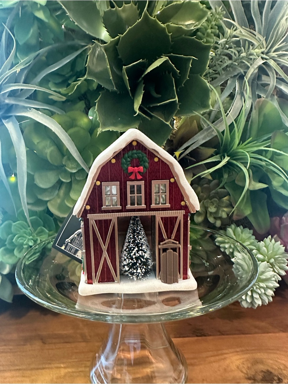 Bath & Body Works Red Barn Holiday plug in with Snowy Roof
